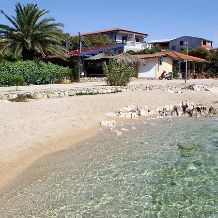 Apartment By The Sea Mandre, Pag - 6418 Kolan