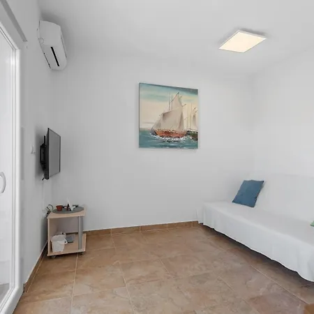 Apartment By The Sea Mandre, Pag - 6418 *