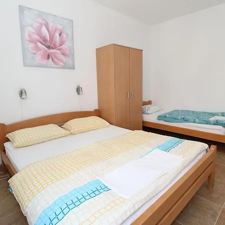 By The Sea Mandre, Pag - 6418 Apartment Kolan