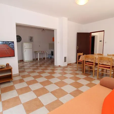 Apartment By The Sea Mandre, Pag - 6418 Kolan