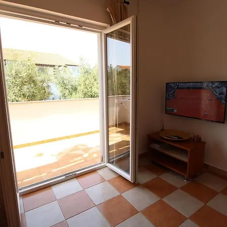Apartment By The Sea Mandre, Pag - 6418 *