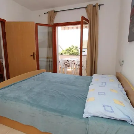 Apartment By The Sea Mandre, Pag - 6418 *