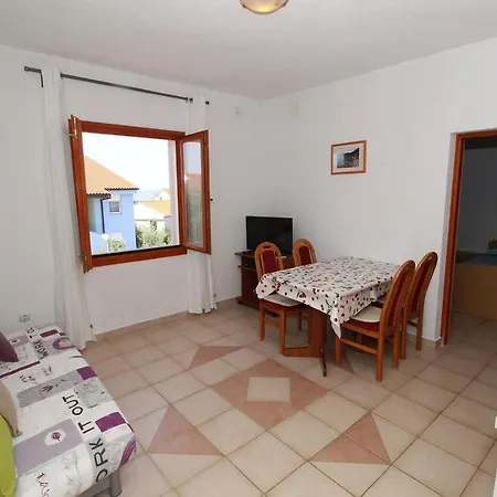 Apartment By The Sea Mandre, Pag - 6418 Kolan